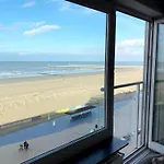 For 4 Near The Apartment *