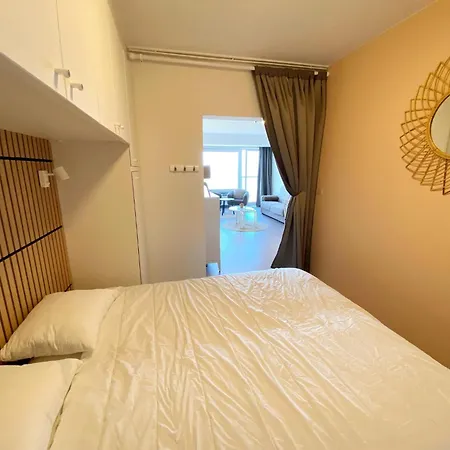 For 4 Near The Apartment